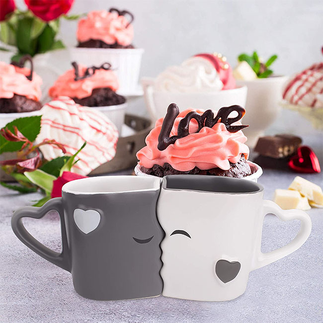 Tazas de café para parejas besos como regalo para novios