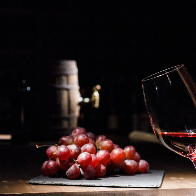 En GetYourGuide puedes encontrar catas de vinos y visitas a viñedos como regalo para padres