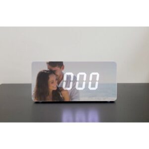 Reloj digital de madera personalizado como regalo con fotos